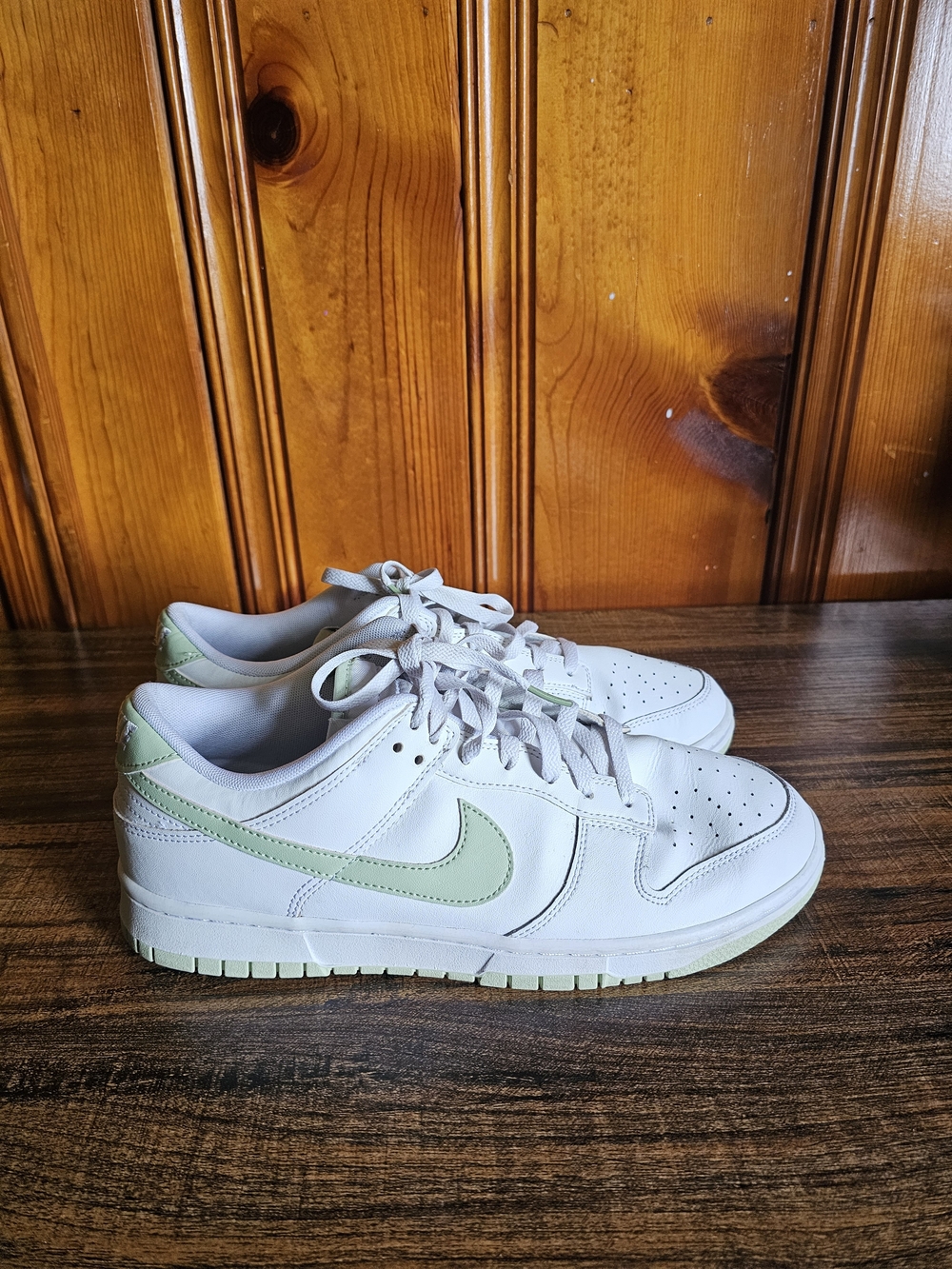 Nike Men's Low-Top Sneakers in White with Light Green Swoosh